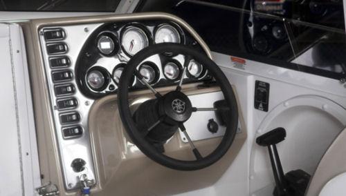 Катер Campion Explorer 682 Sport Cabin Катер Campion Explorer 682 Sport Cabin